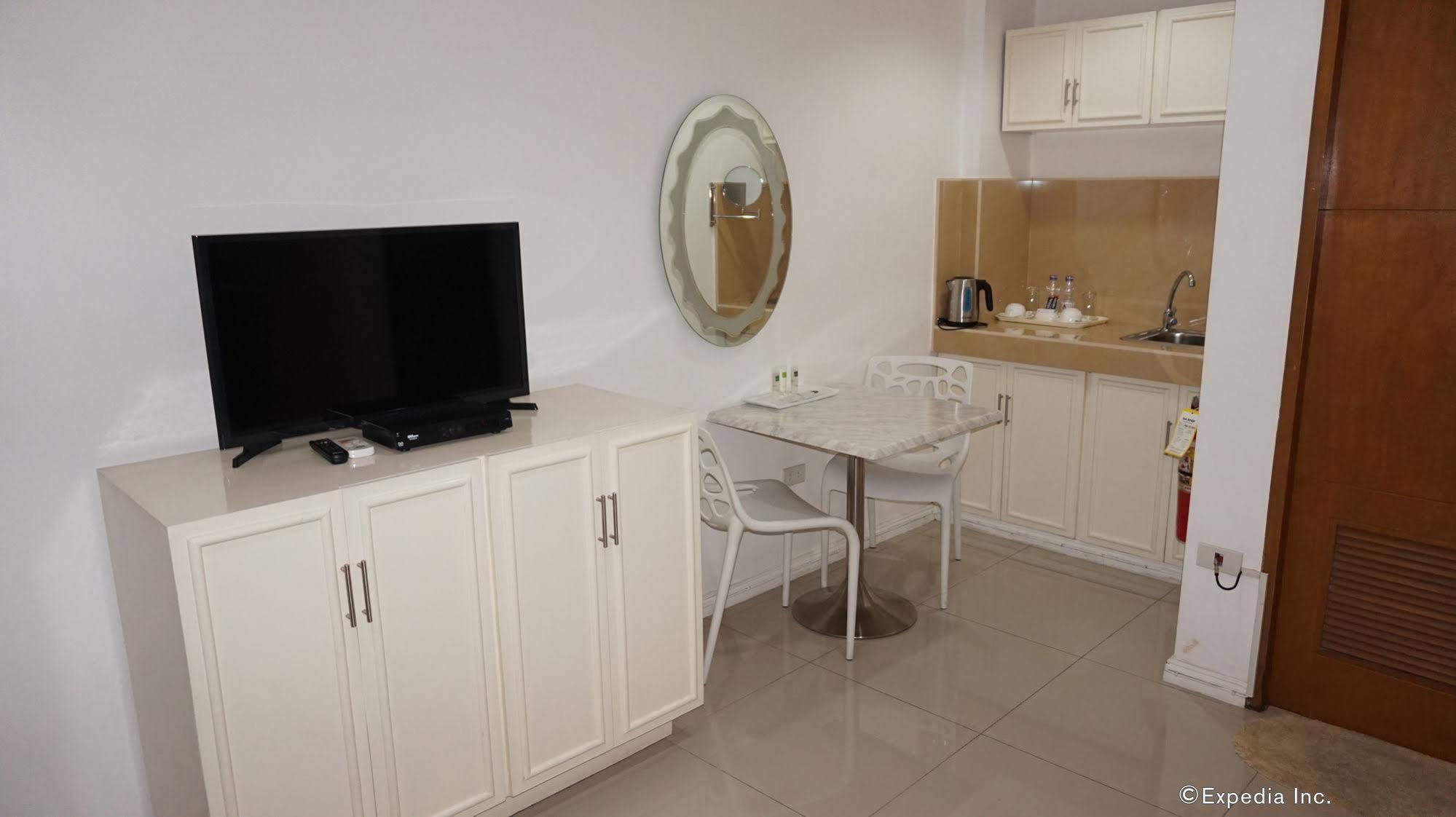 Baymont Suites & Residences Paranaque City Zewnętrze zdjęcie